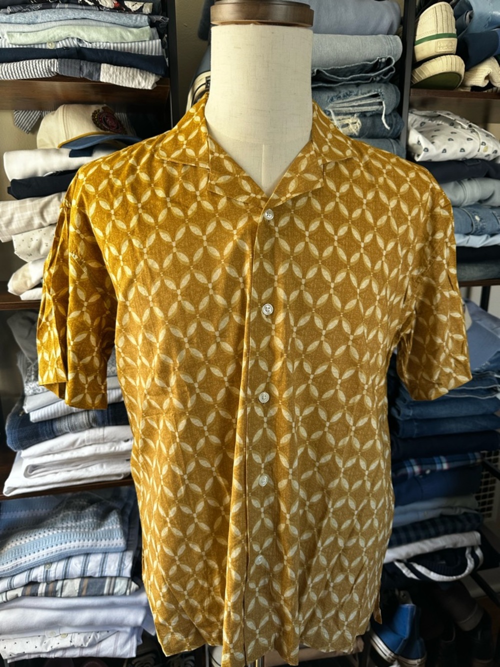 Abercrombie & Fitch Mustard Yellow Geometric Short-Sleeve Button-Up